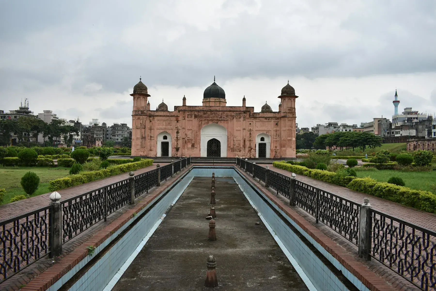 The formal water axis leading to Lalbagh Fort